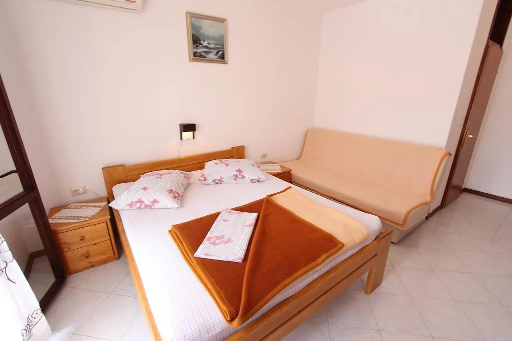 Room And Apartments Mariza Rovinj