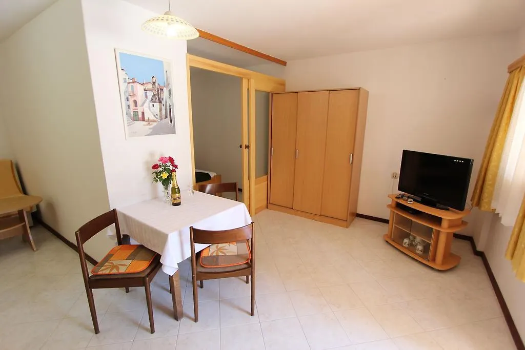 Room And Apartments Mariza Rovinj